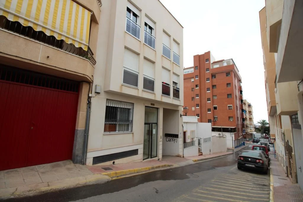 Apartamento céntrico en Garrucha con patio