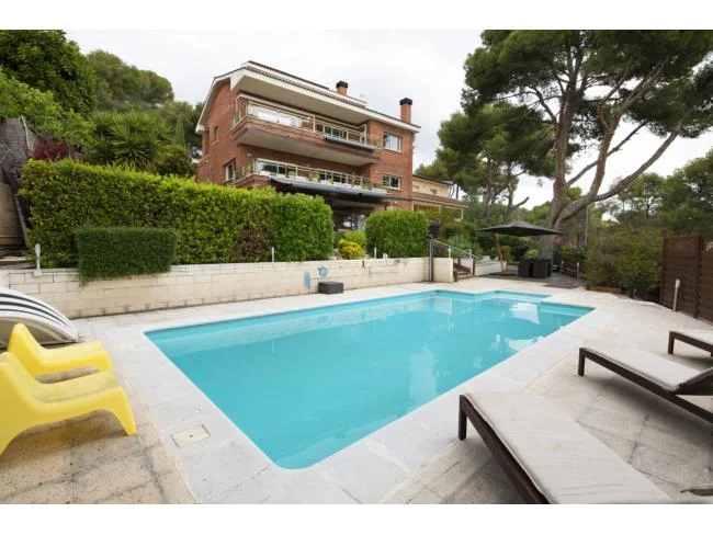 Can Roca villa with guest annex
