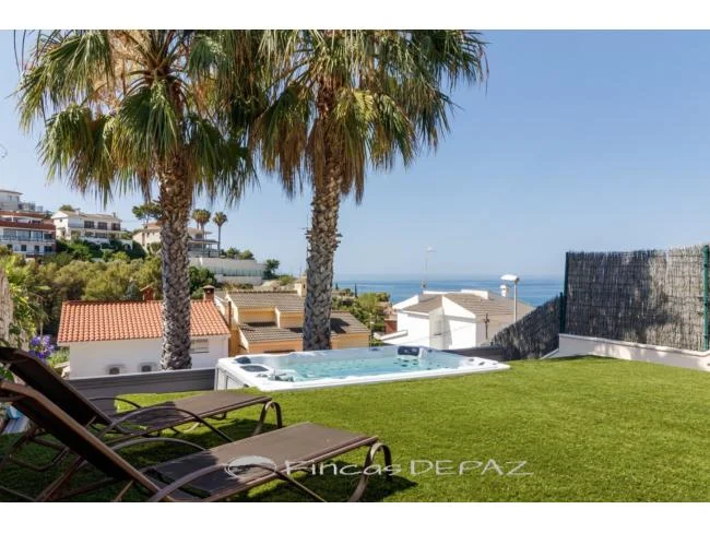 Casa con vistas al mar y piscina en Sitges