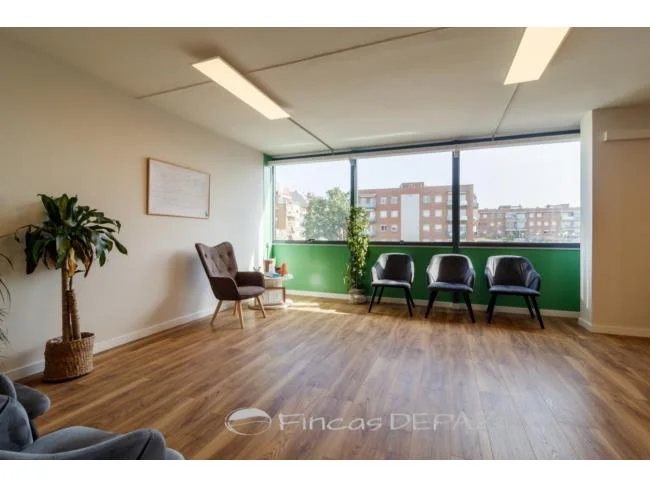 Oficina céntrica reformada de 96 m²
