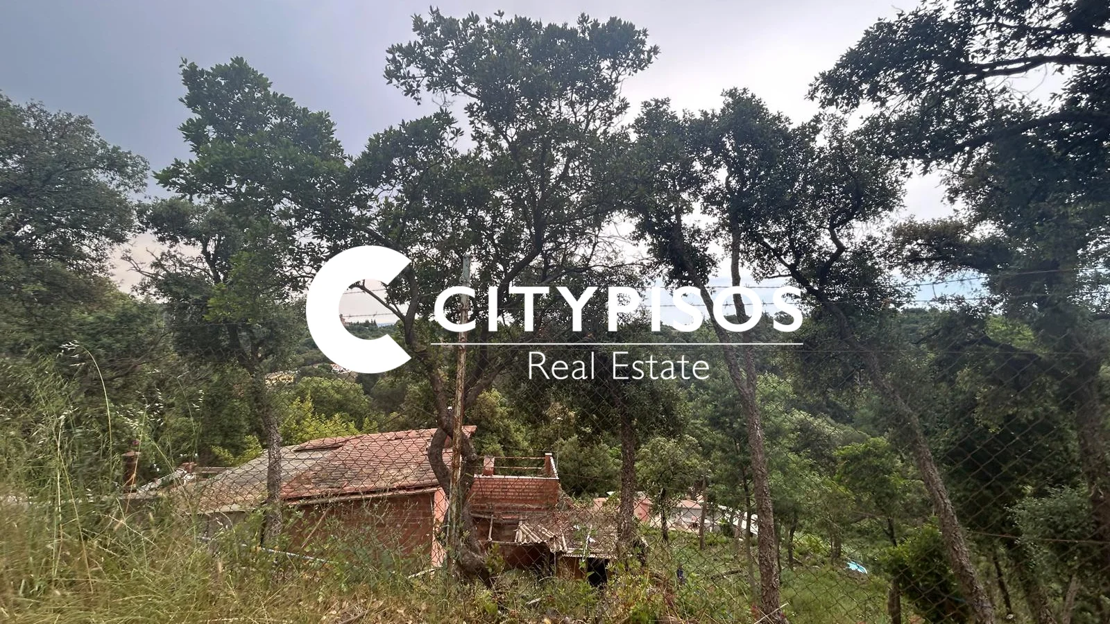 Sant Llop plot, 3-bedroom building