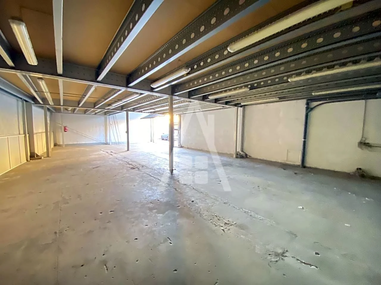 Industrial warehouse in Basauri, 250 m²