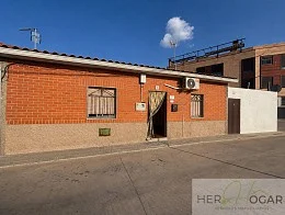 Casa de tres dormitorios con patio privado