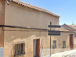Casa con jardín y cinco dormitorios