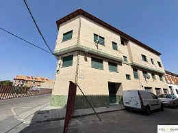 Good-condition flat, 2 bedrooms, garage