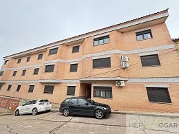 Three-bedroom flat in Navahermosa