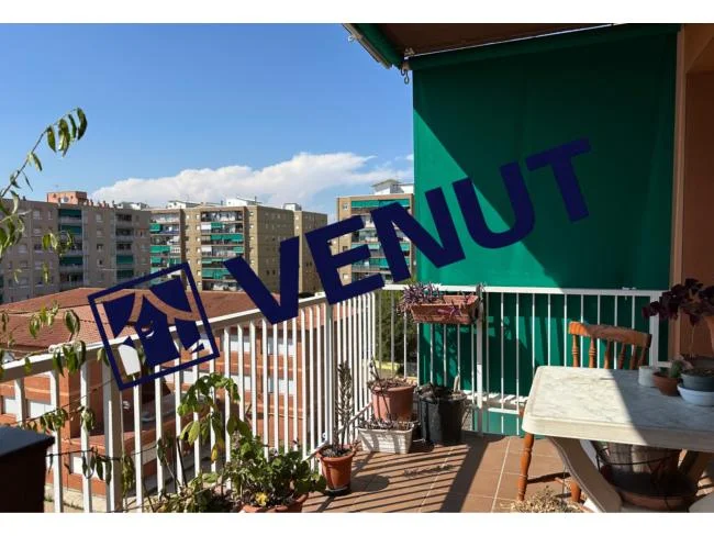 Spacious La Llagosta flat, 4 bedrooms