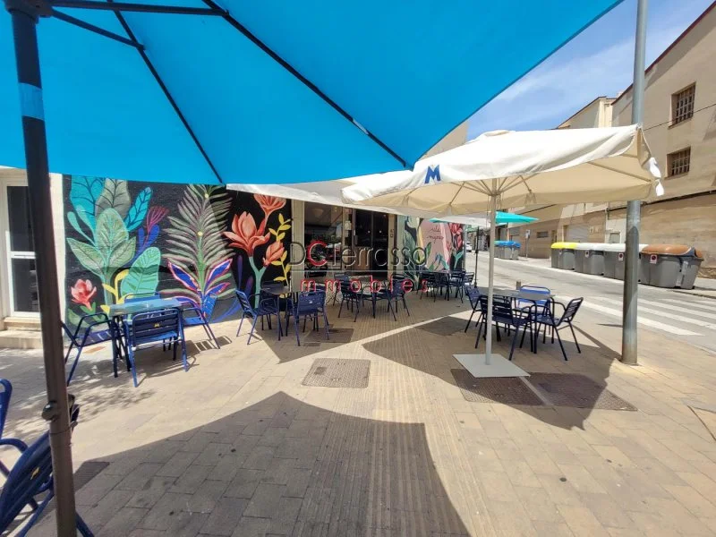 Corner commercial unit in Terrassa