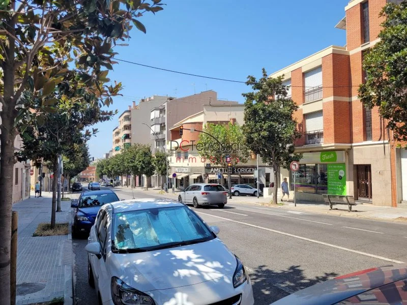 Street-front commercial premises in Escoles