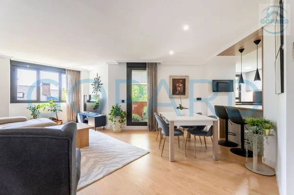 Renovated duplex with three terraces