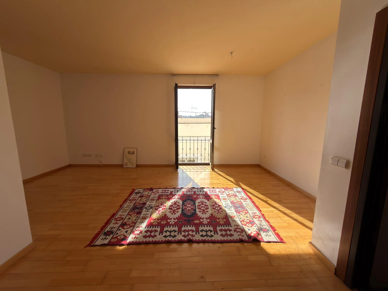 Historic centre flat with sea views