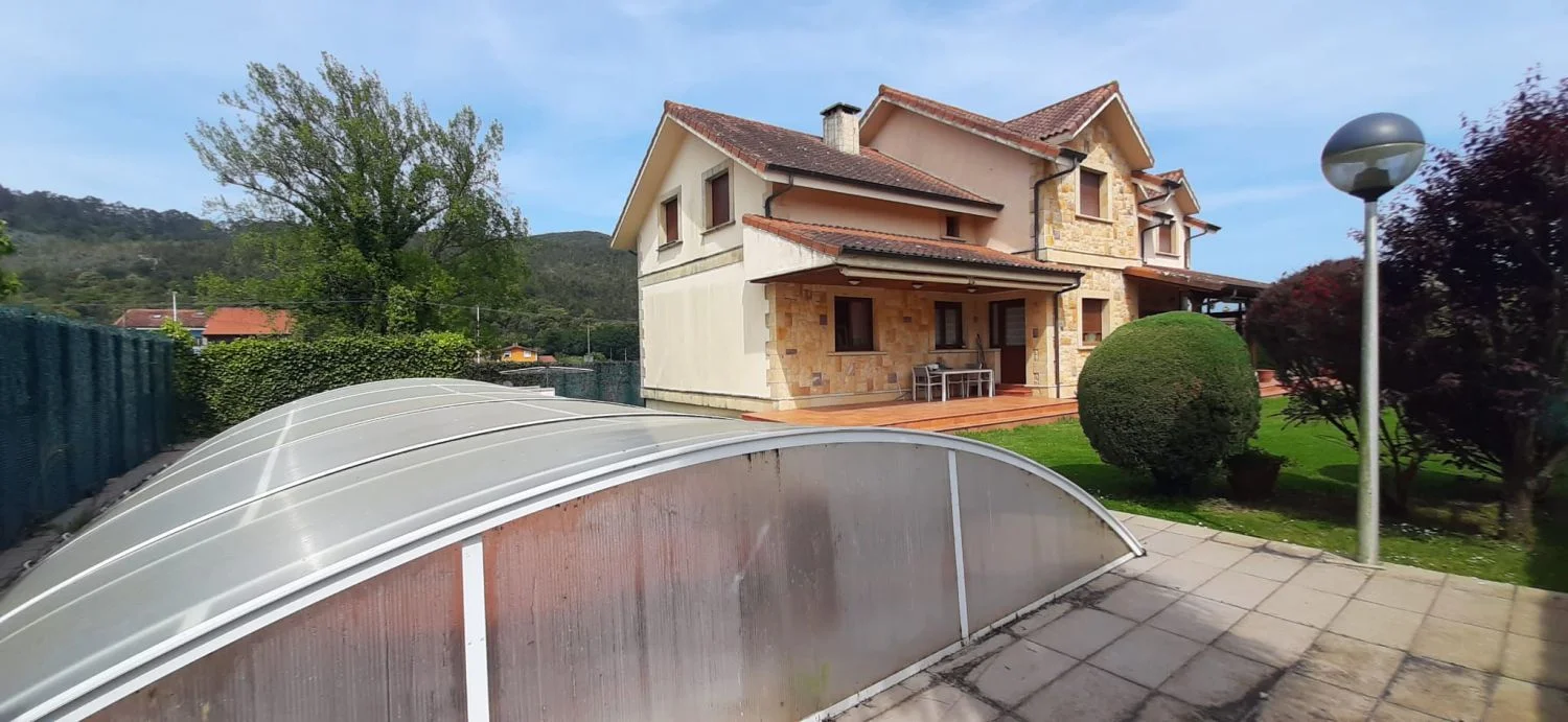 Exclusive chalet with covered pool