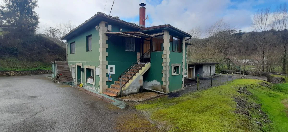 Riverside chalet in Udalla, 2,608 m² plot