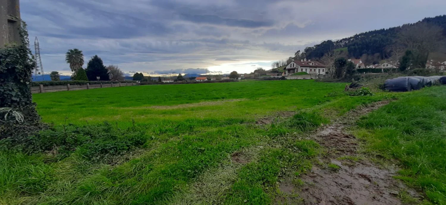 Flat rural plot near Escalante centre
