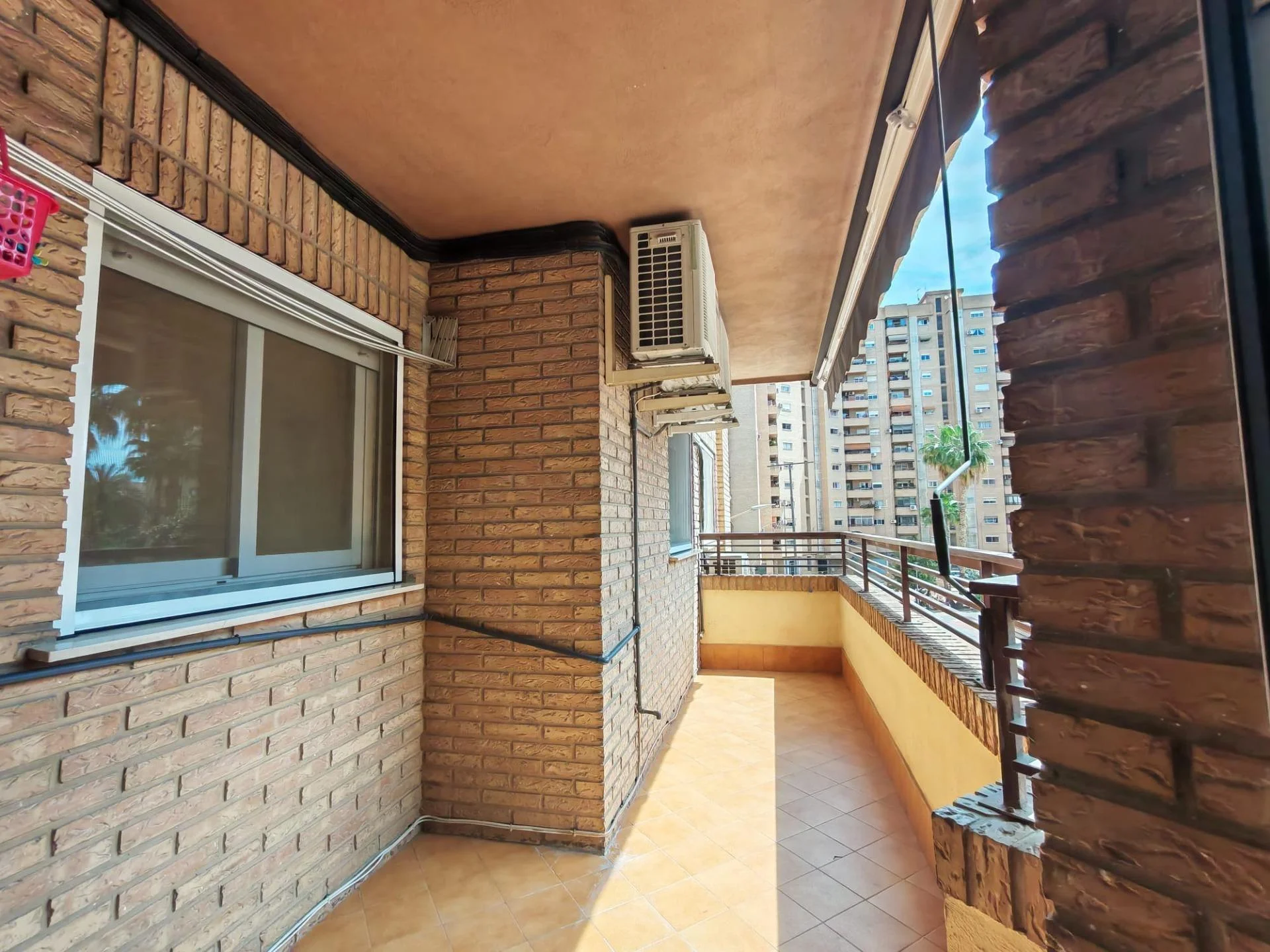 Amplio piso de cuatro habitaciones en Xirivella