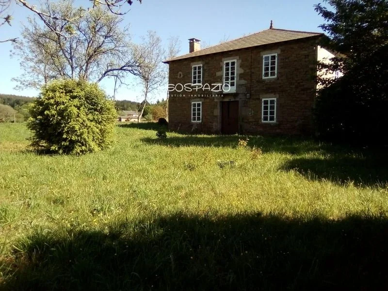 Traditional house with expansive rural plot