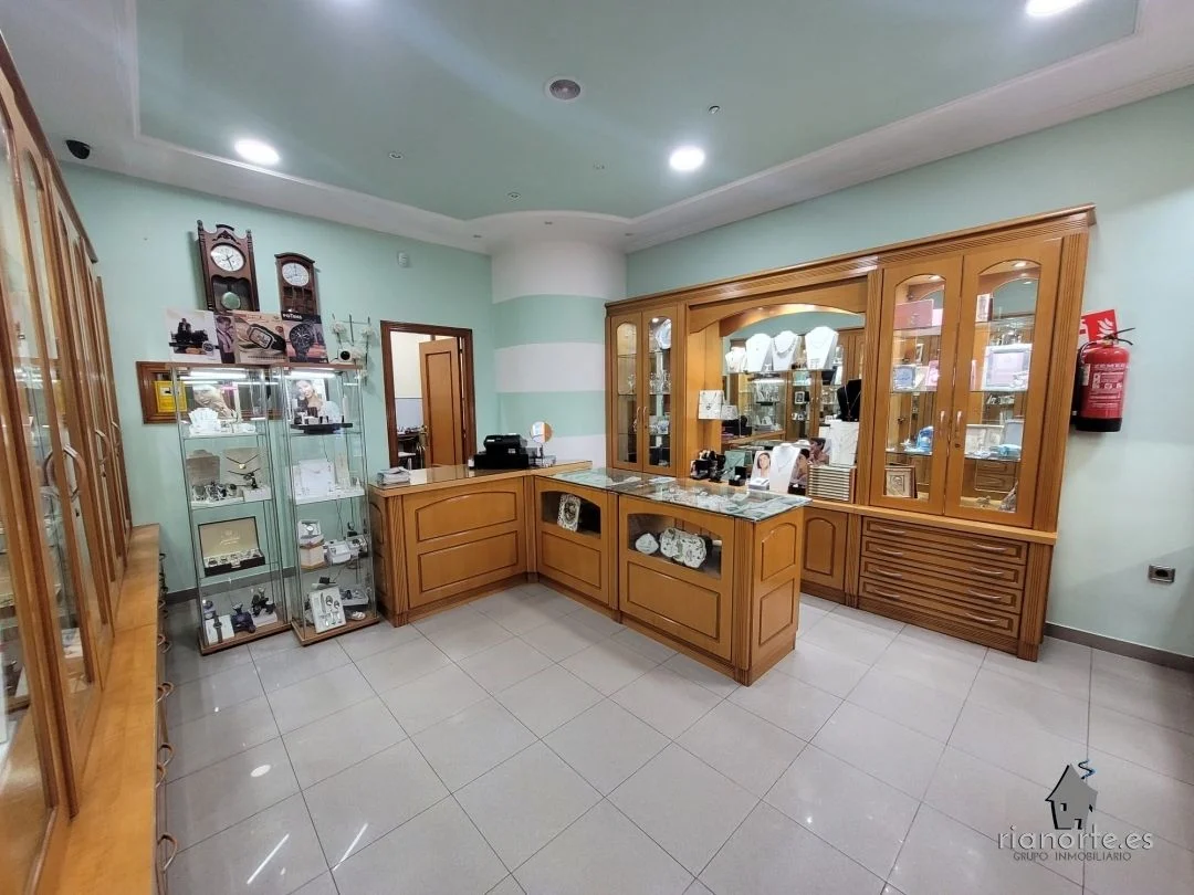 Street-level commercial unit, 56 m²