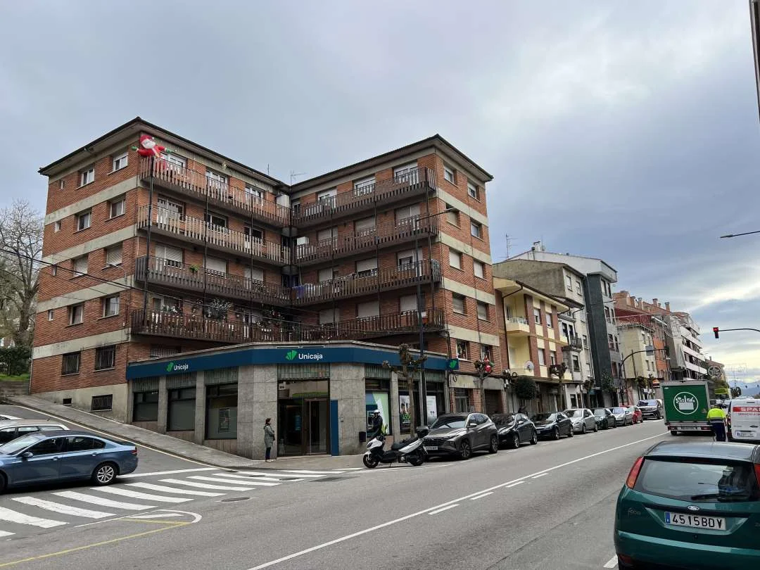 Central four-bedroom flat with terrace
