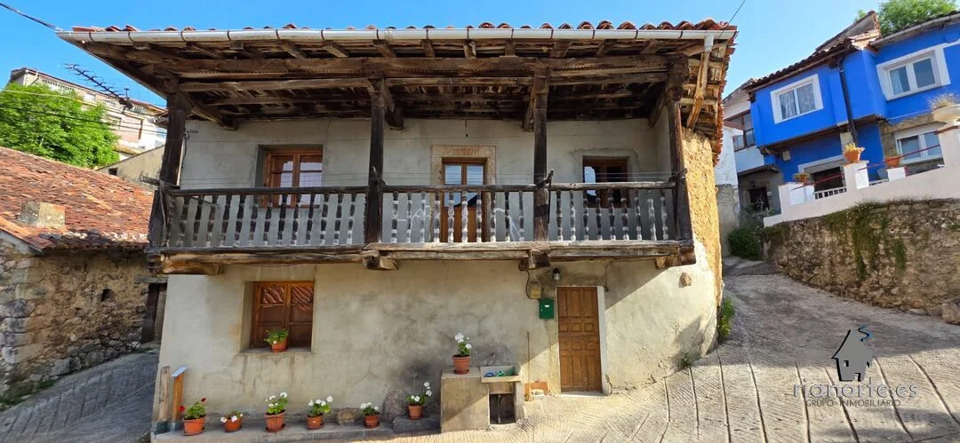 Asturian village house with mountain views