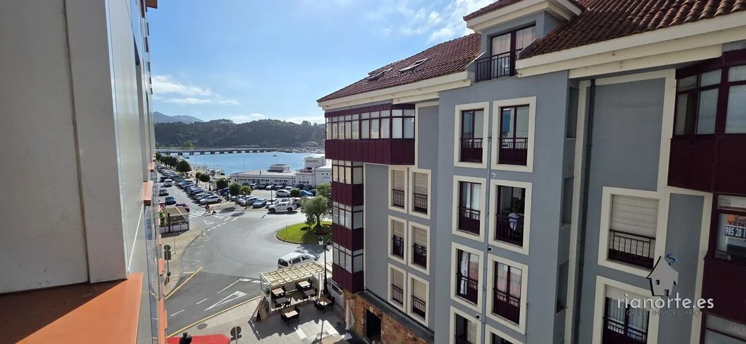 Central Ribadesella flat with port views
