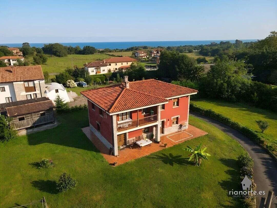 Coastal Llanes house with five bedrooms