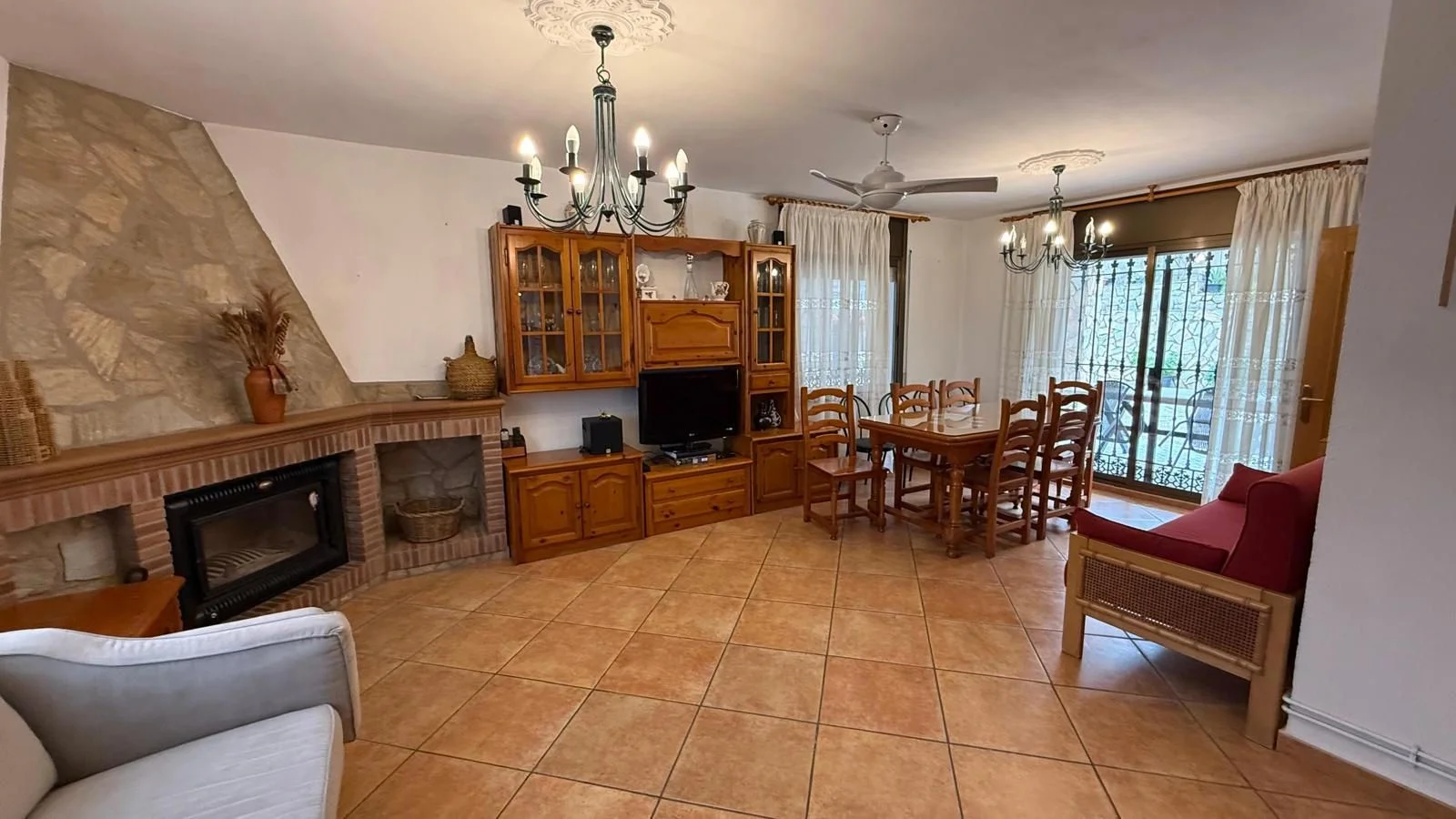 Spacious Tordera chalet with private pool