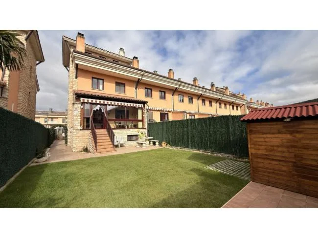 Luxury townhouse with 302 m² and garden