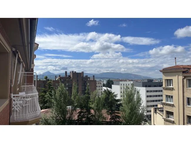 High-floor Pamplona flat, four bedrooms