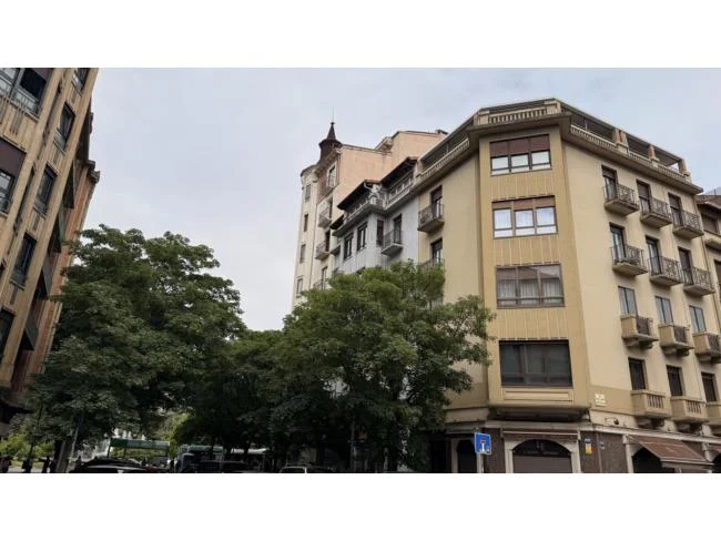 Central Pamplona flat, four bedrooms