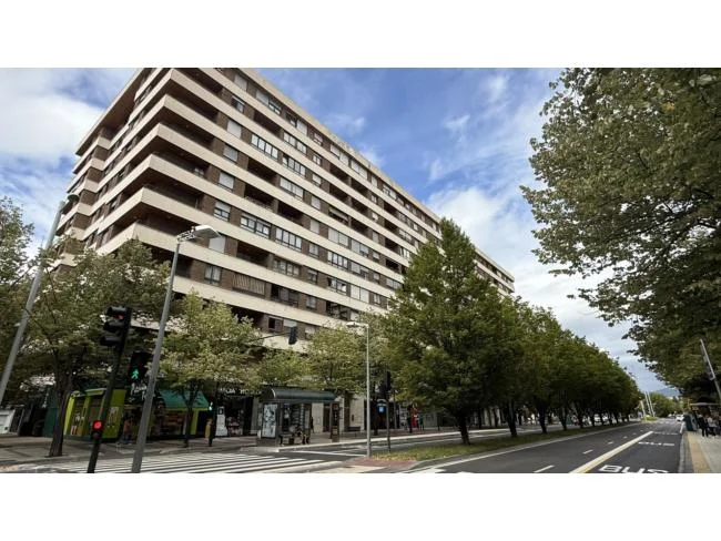 Four-bedroom Pamplona flat with terrace