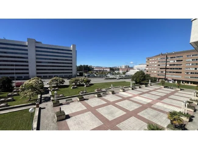 Spacious four-bedroom flat near hospitals
