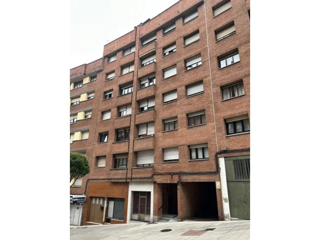Oviedo ground-floor office conversion