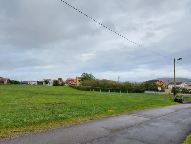 Buildable flat plot near Llanera