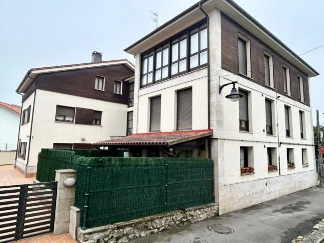Spacious exterior flat in Nueva, terraces