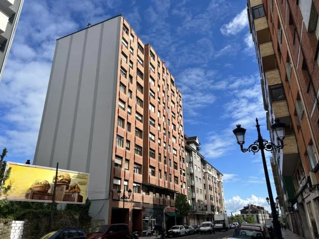 Bright three-bedroom flat near HUCA