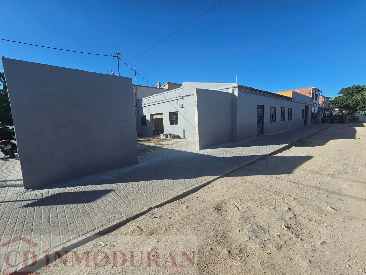 Corner building with 300 m² usable