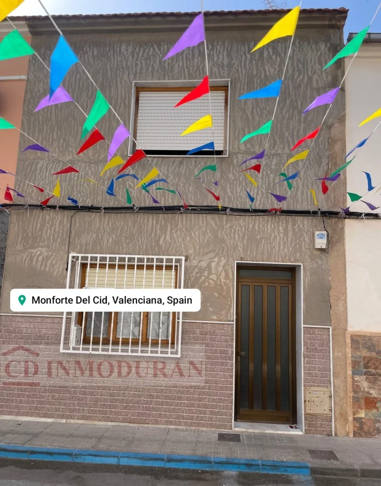Three-bedroom house in Monforte del Cid