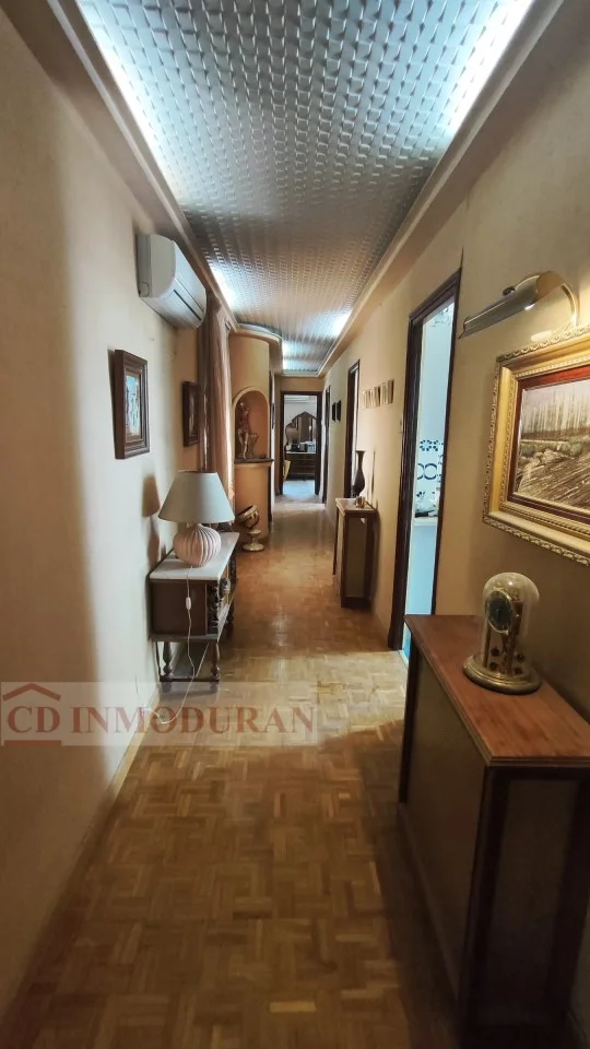 Large central Elda flat, five bedrooms