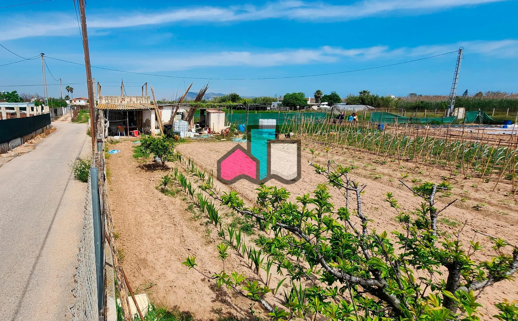 Land plot with tool house near Cullera