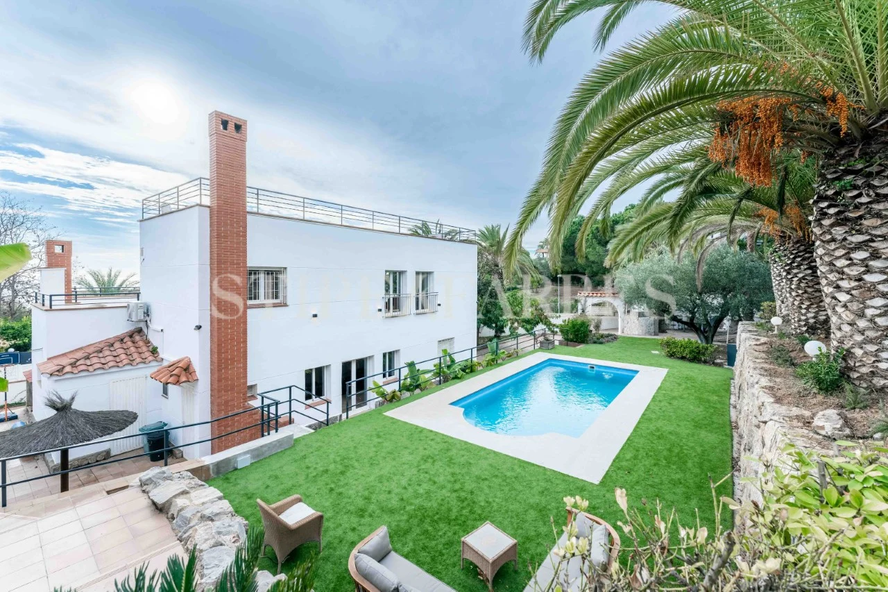 Chalet reformado con vistas al mar