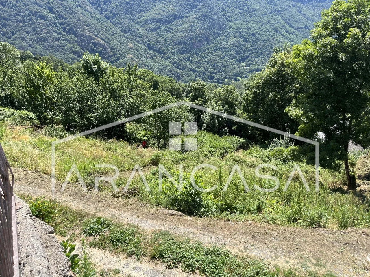 Parcela urbanizable en Bausen para ocho viviendas