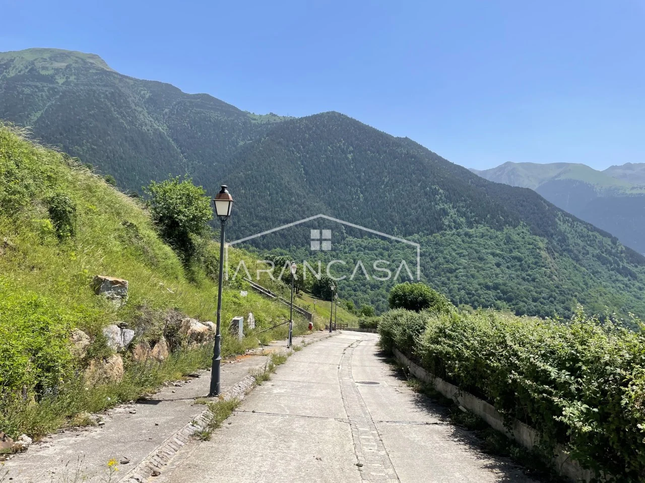 400 m² plot with house project