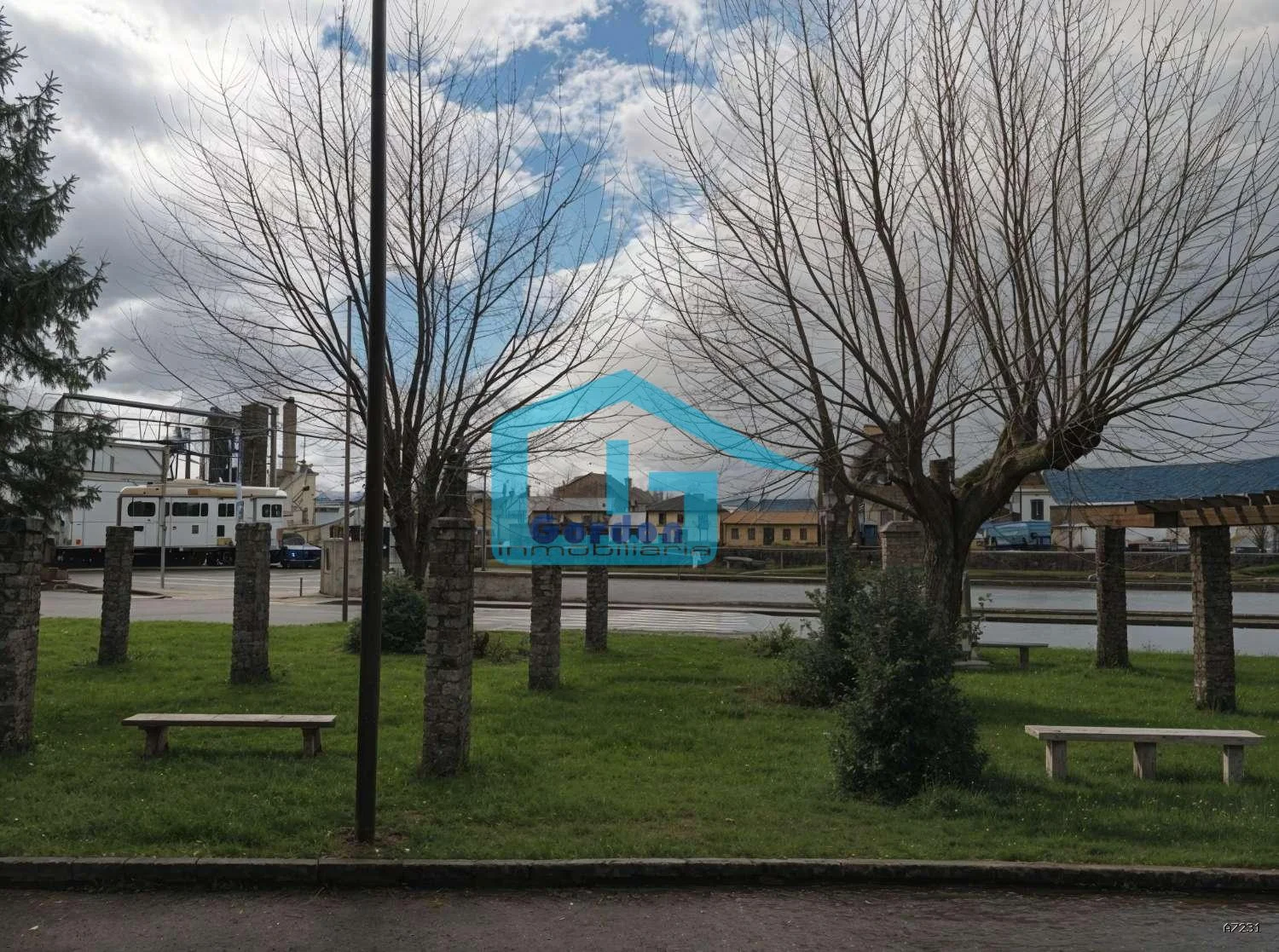 Central commercial premises, 241 m², frontage