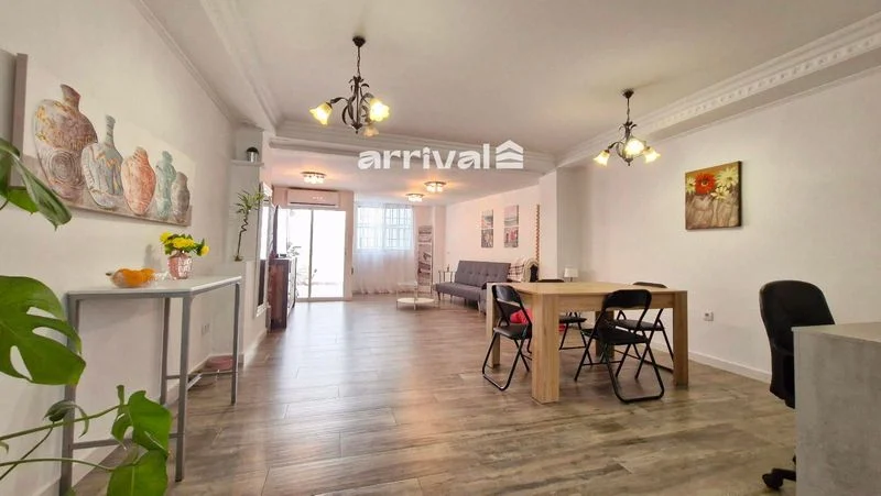Reformed Moncada house, four-bedroom centre