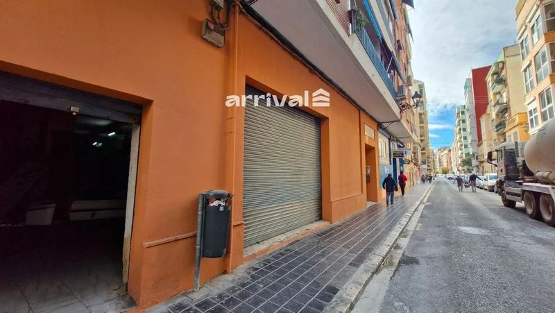 Amplio local en planta baja en Valencia