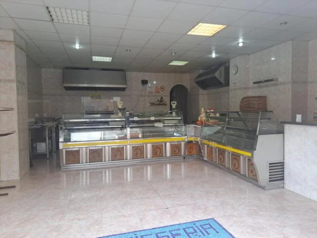 Street-front commercial unit, 128 m²