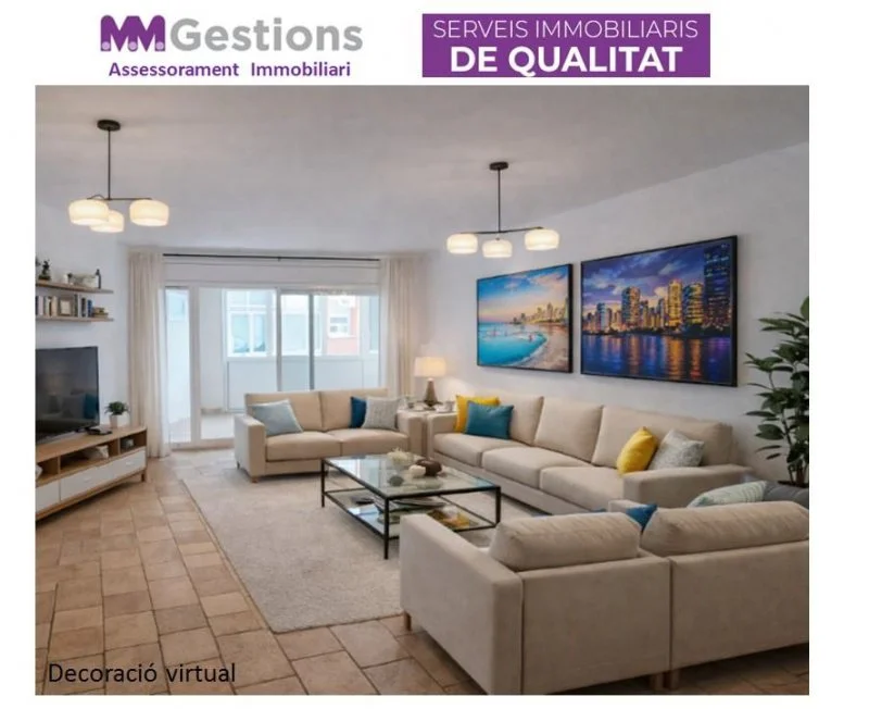 Spacious four-bedroom flat with terrace