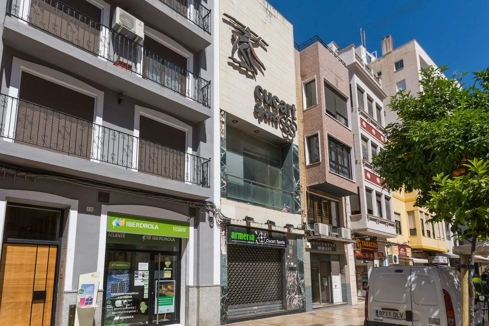 Four-floor commercial building in Gandia