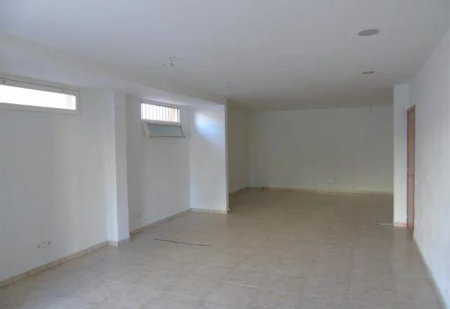 Ground-floor commercial unit in Osona