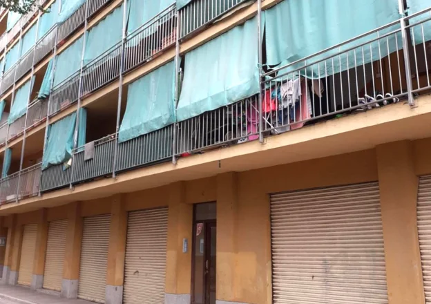Occupied three-bedroom flat in Vic